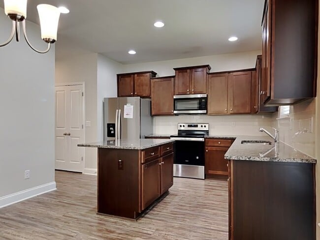 Building Photo - Well-maintained 4 Bedroom With Basement