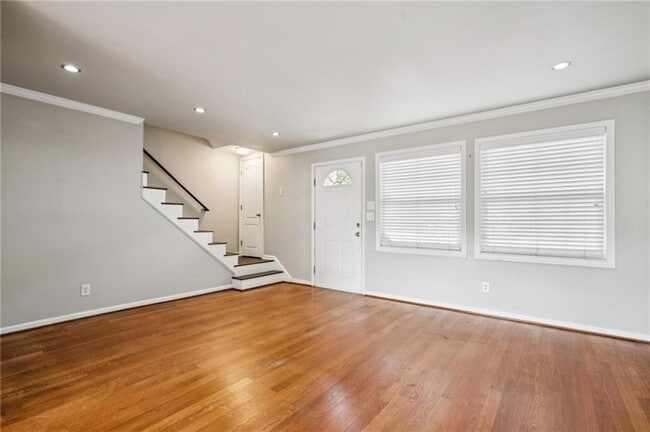 Building Photo - 2825 Ne Expressway Unit O2