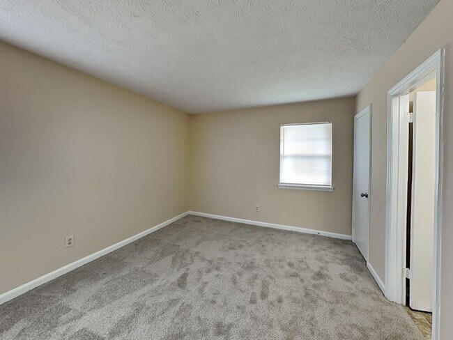 Building Photo - Lovely 3 Bed located in Stone Mountain.