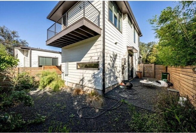 Building Photo - 203 E 46th St