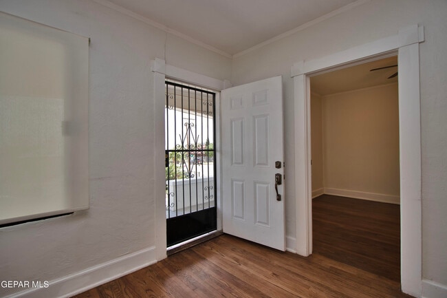 Building Photo - 1703 E Rio Grande Ave