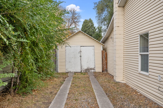 Building Photo - 560 H St