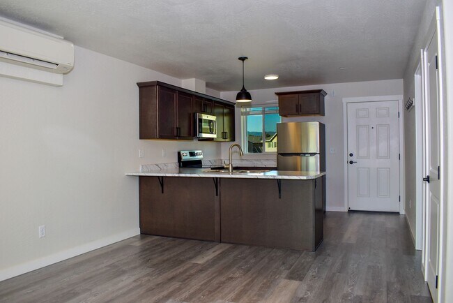 Building Photo - 1981 Sky Park Dr