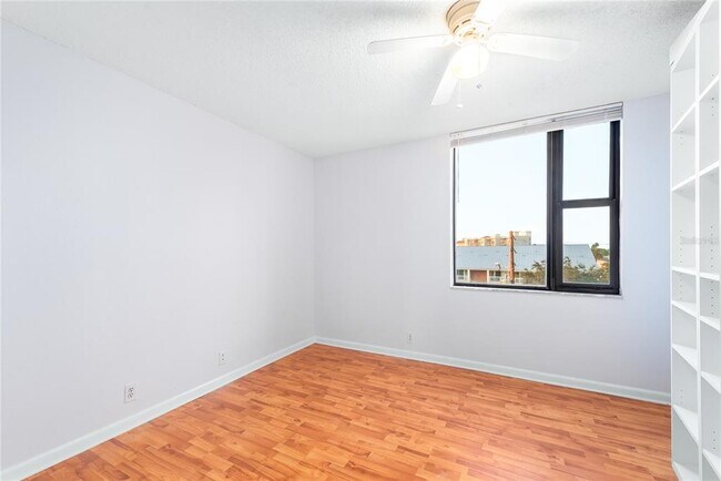 Building Photo - 255 Dolphin Point