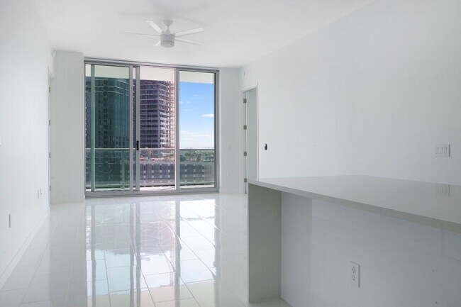 Building Photo - 400 Central Ave