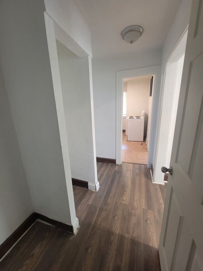 Building Photo - 1185 E 167th St