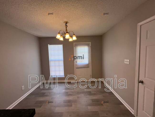 Building Photo - 6256 Serena Cv