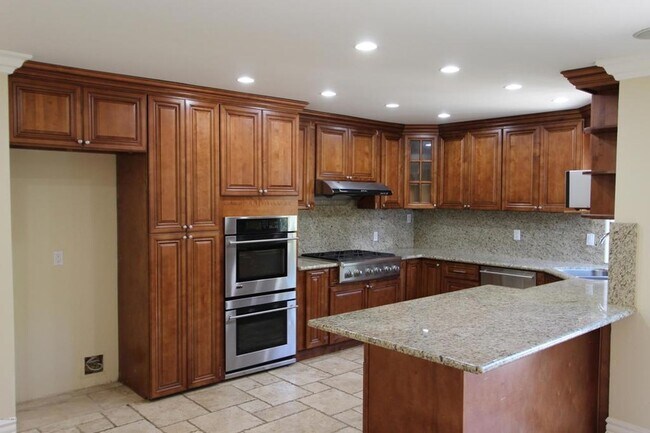 Building Photo - 15329 Bambi Ct