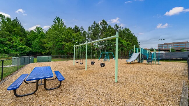 Building Photo - 2450 Camellia Ln NE