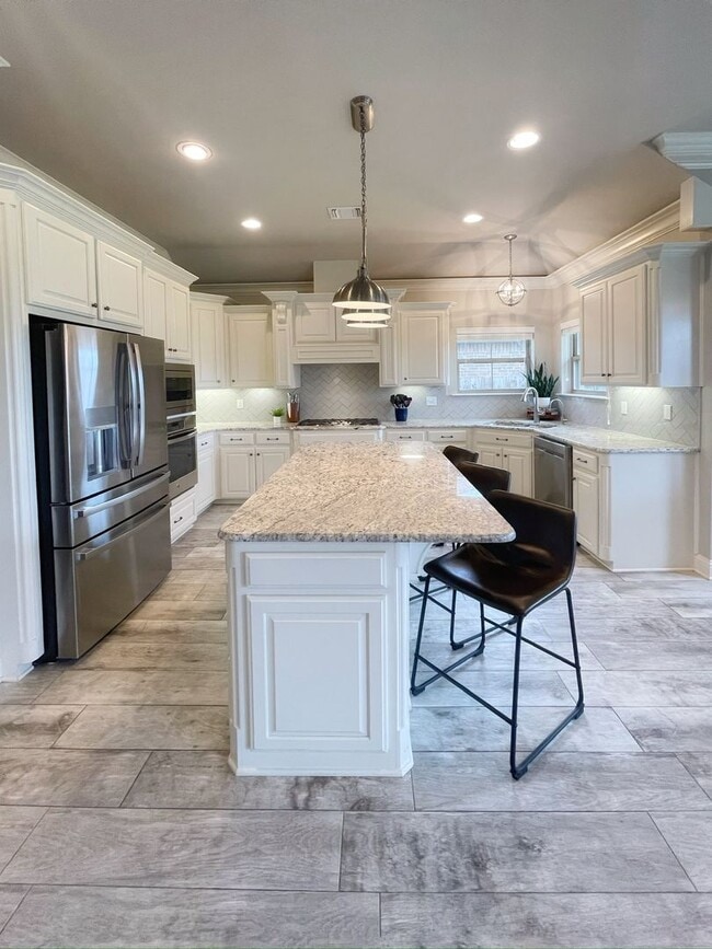 Building Photo - Large and in Charge!! Gated community close to Barksdale Air Force Base.