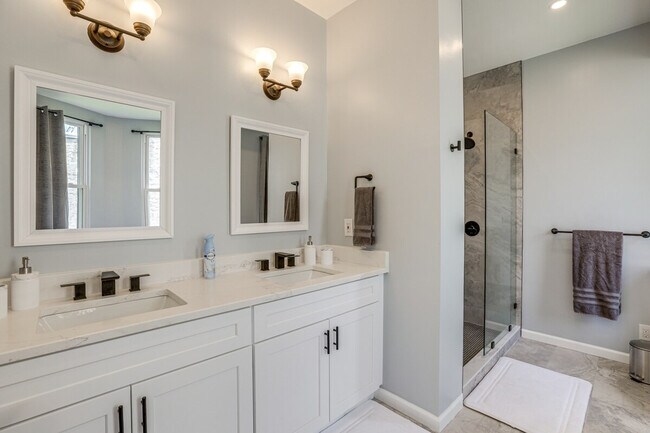 Building Photo - 5321 Wakefield St