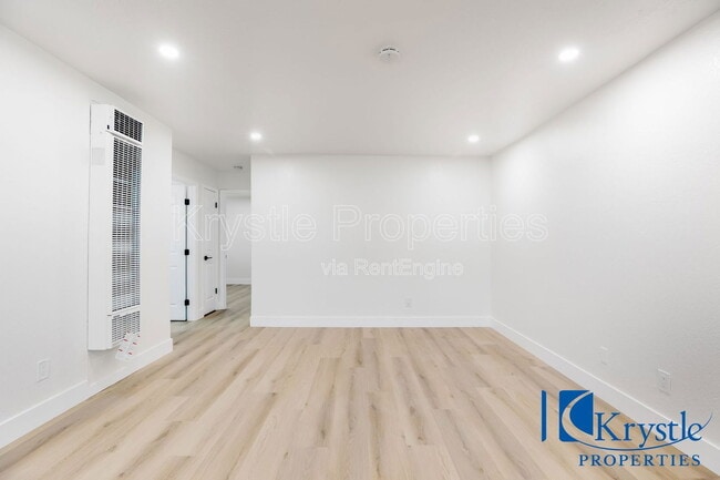 Building Photo - 455 E L St