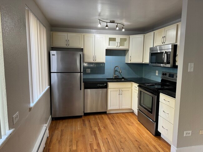 Building Photo - Spacious Updated 1BR in Cap Hill!