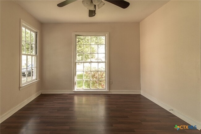 Building Photo - 1303 E Avenue G