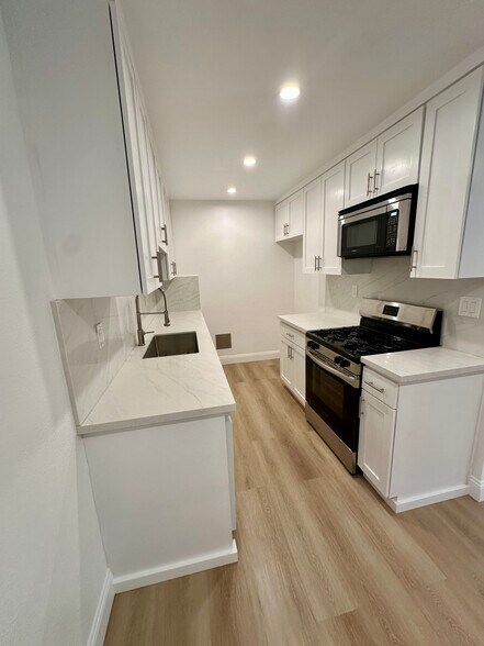 Primary Photo - 1124 21st St