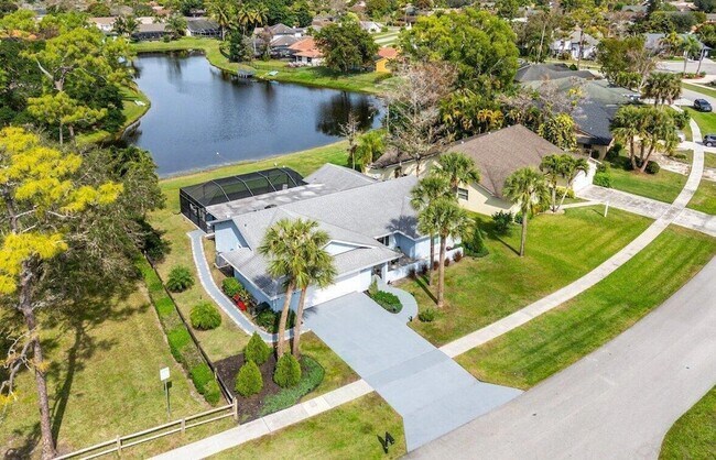Building Photo - 847 Foresteria Ave