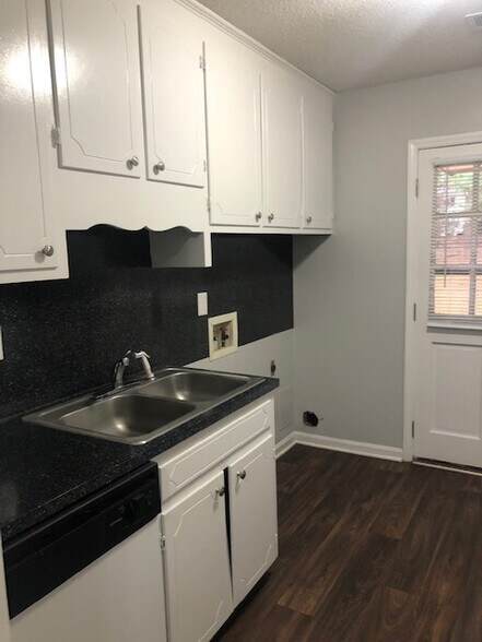 Building Photo - 115 Rainbow Ct