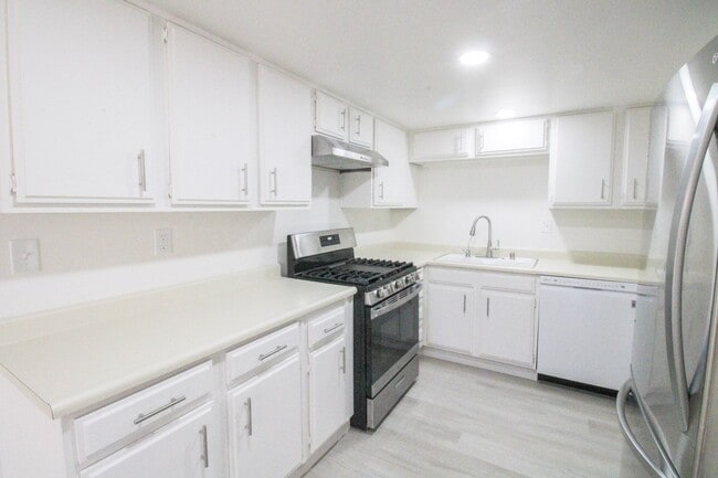 Building Photo - 2 Bed, 2 Bath Townhome in San Luis Obispo!