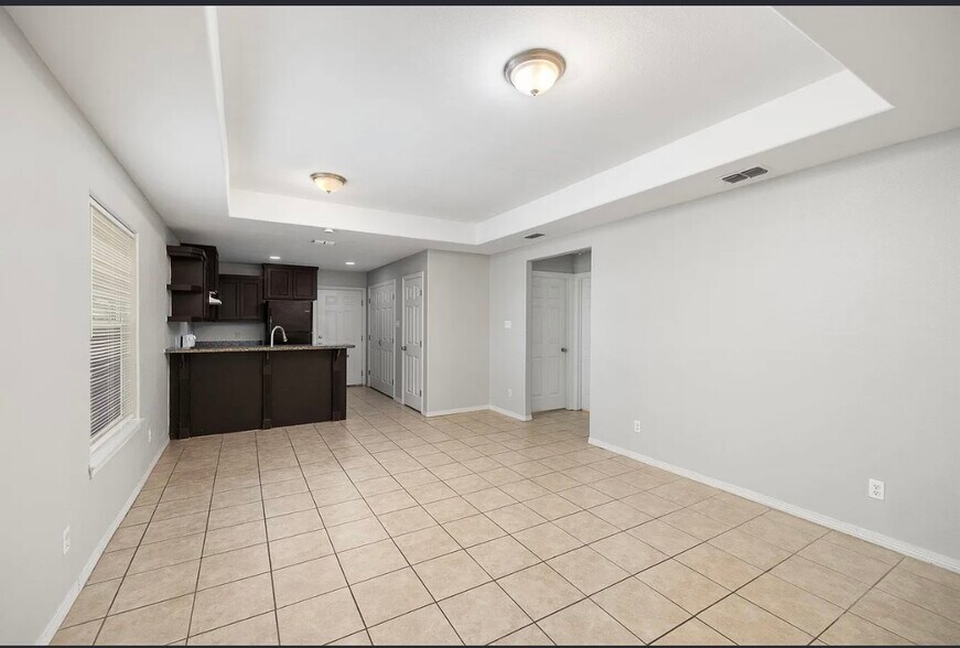 Building Photo - 1224 W Harrison Ave