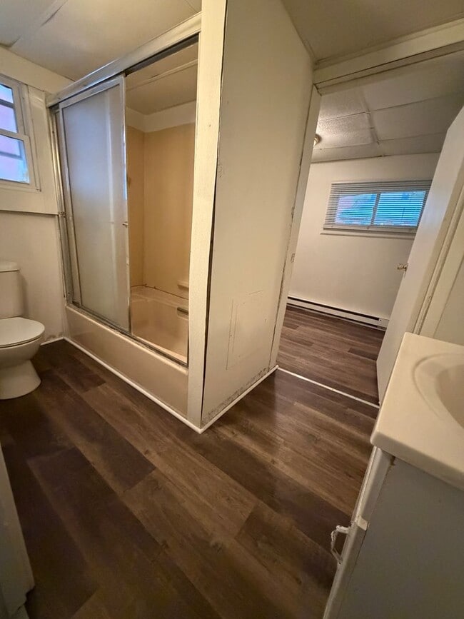 Building Photo - AVAILABLE FOR SHOWING 3!!! BR/1 BA.