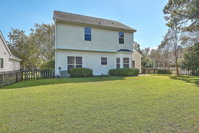 Building Photo - Gorgeous 2 Story Home In Belle Hall!