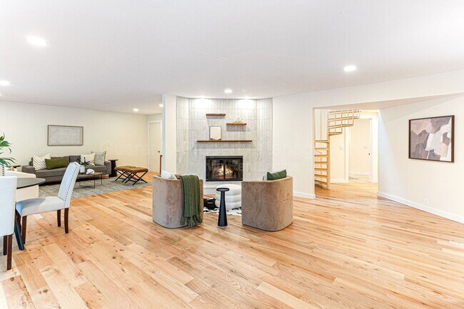 Building Photo - 475 St Andrews Dr