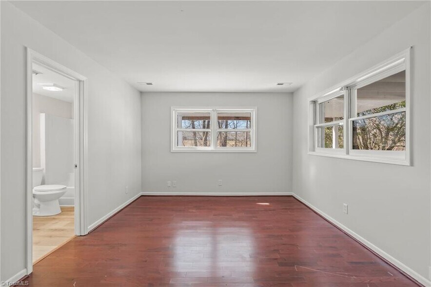 Building Photo - Room in House on Merry Oaks Trail