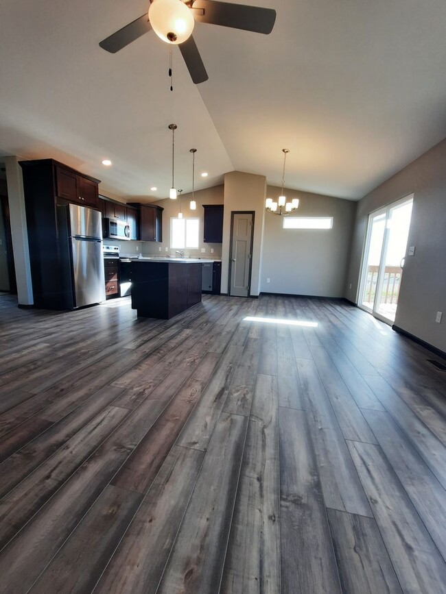 Building Photo - 4 BED | 3 BATH | SINGLE-FAMILY | DOUBLE GA...
