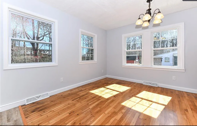 Dining room overlooking backyard - 121 Park Dr