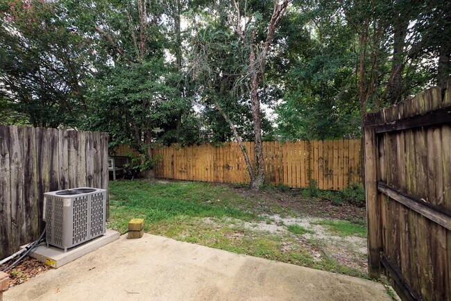 Building Photo - Two bed townhome in Bluewater with a Commu...