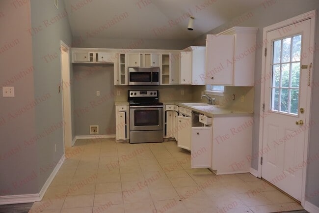 Building Photo - 2248 Loreco St
