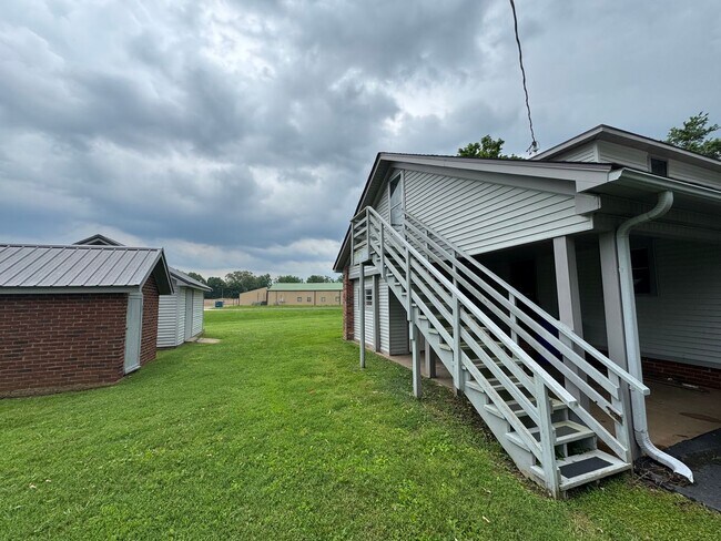 Building Photo - 9930 Hwy 22