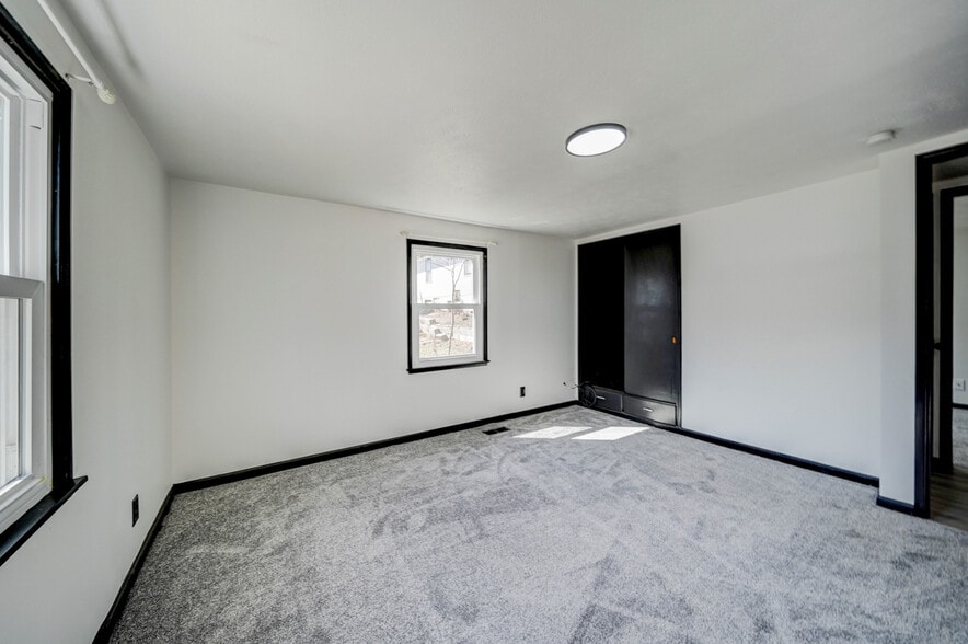 Building Photo - 4808 Hillside St