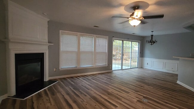 Building Photo - 3282 Victoria Park SW