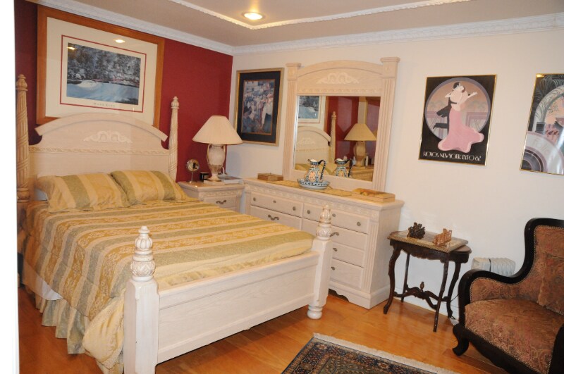 Building Photo - 1902 Stonesgate St