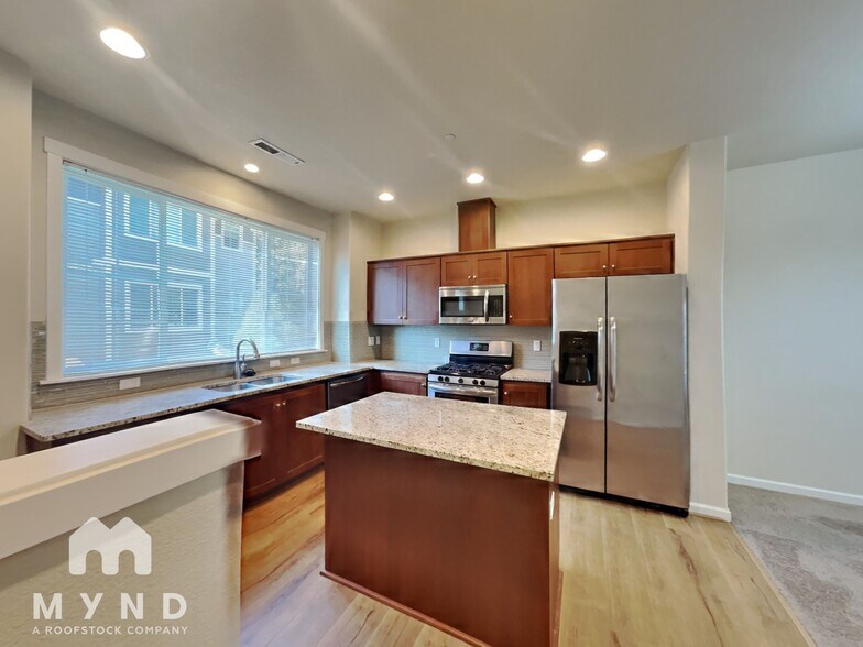 Building Photo - 179 NE 80th Ave