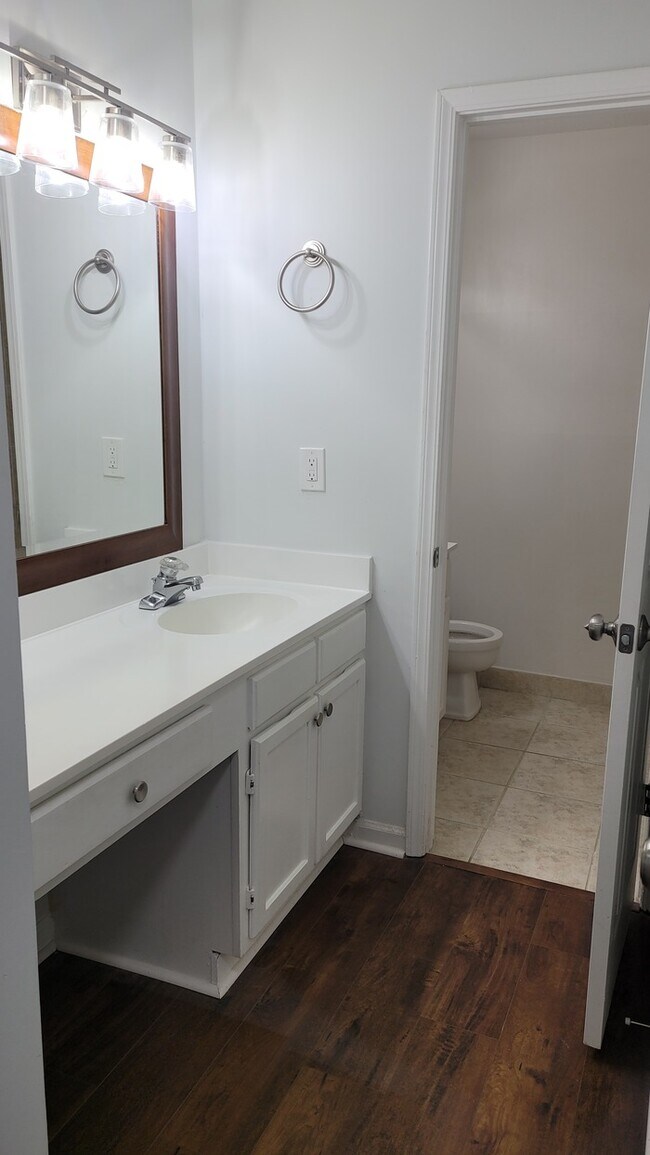 Building Photo - 2 bedroom 2 bath Condo in Lenox Heights, o...