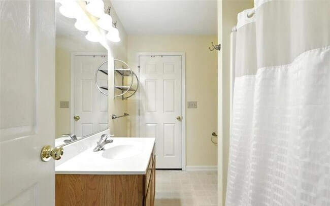 Building Photo - Modern 2 Bedroom, 1.5 Bath Townhome in New Cumberland, PA!