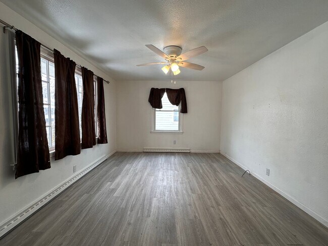 Building Photo - Recently Renovated 3 Bedroom 1 Bath Single Family Home!