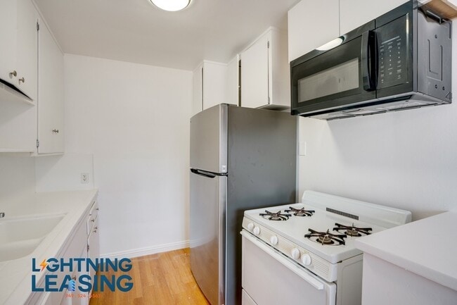 Building Photo - 12310 Chandler Blvd