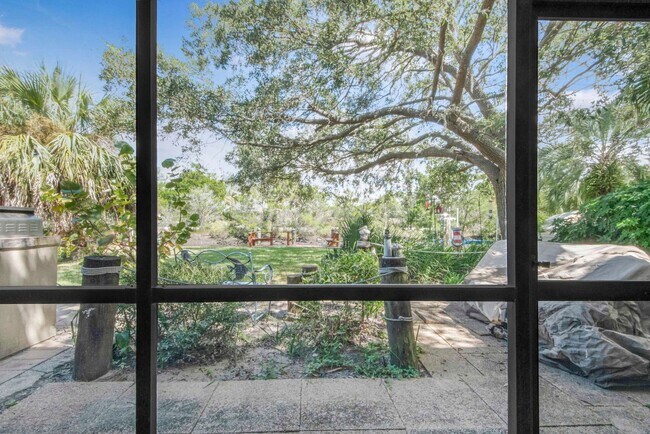 Building Photo - 11316 W Bayshore Dr