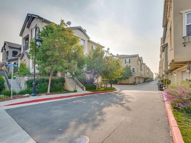 Building Photo - SAN JOSE-beautiful  townhome with tandem two car garage, newer construction