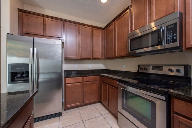 Building Photo - Nice 3/2.5 Townhouse with Garage in Lake N...
