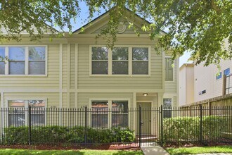 Building Photo - Gorgeous home in the heart of Houston!