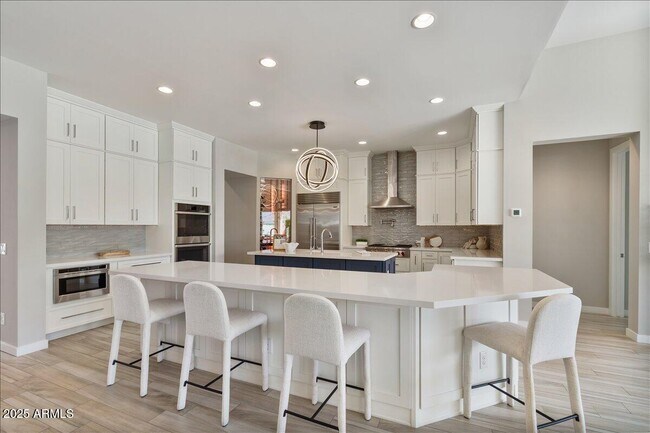 Building Photo - 5543 E Beryl Ave