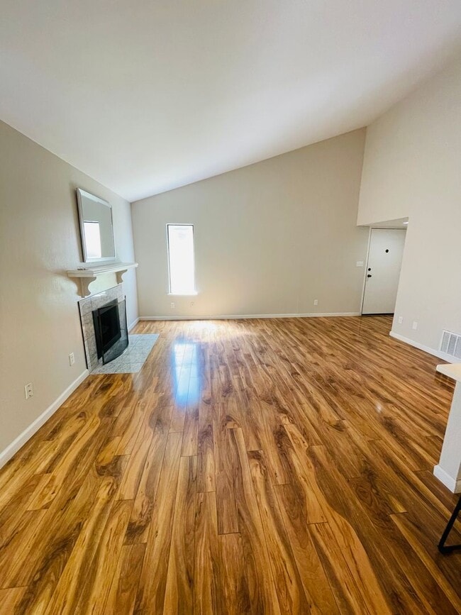 Building Photo - Gorgeous Completely Remodeled Single Story...