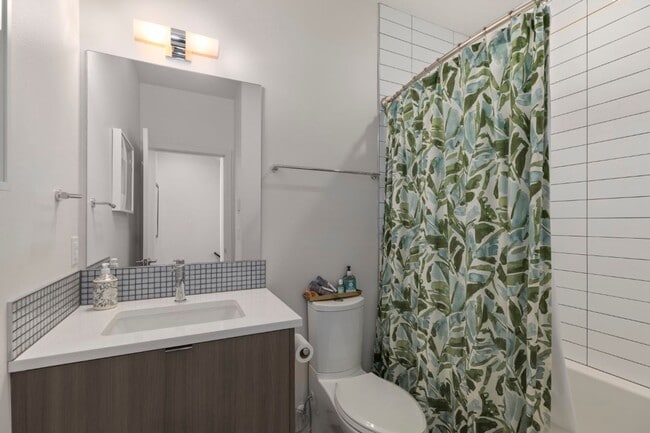 Building Photo - 3Bd/3Ba Seattle Townhouse
