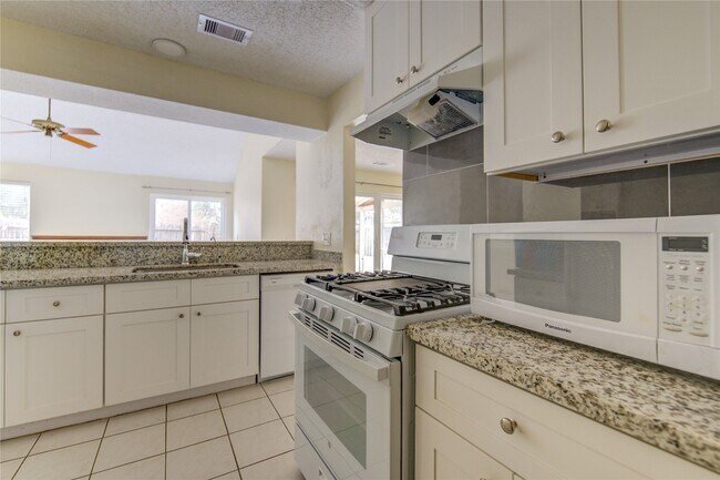 Building Photo - 2927 Great Lakes Ave