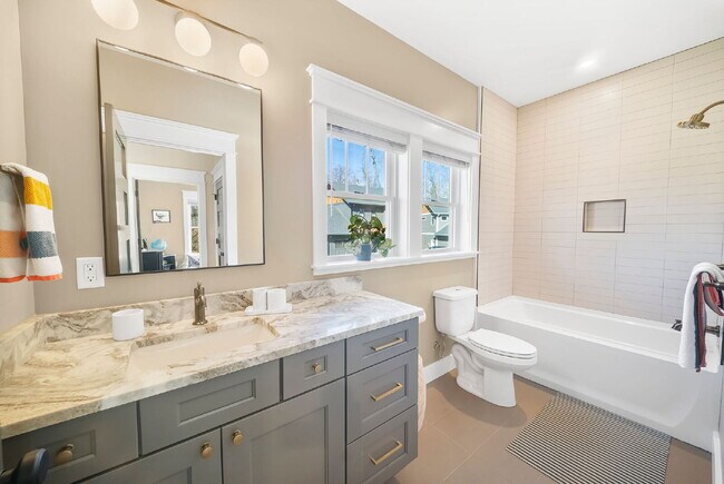 Building Photo - Fully Furnished | Asheville Area | 3–12 Month Leases Available