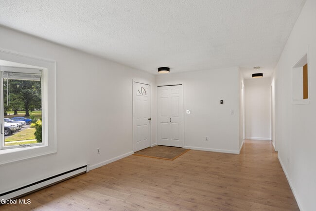 Building Photo - 40 Pheasant Ct
